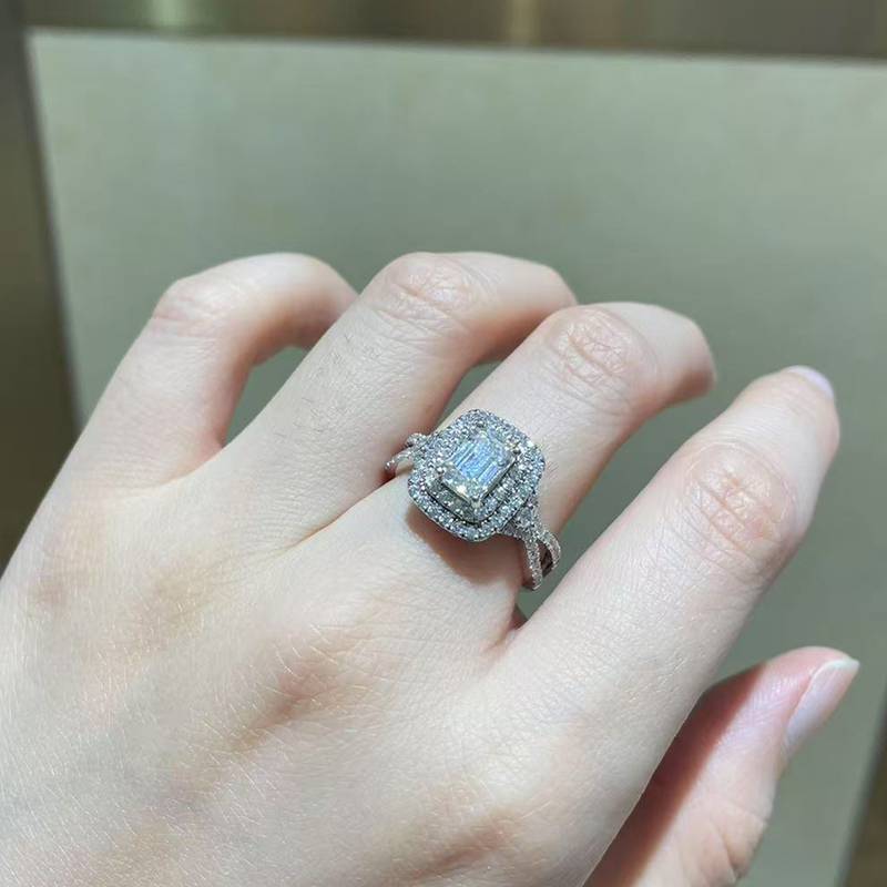 方形圆包女戒S925银镀白金女戒定制选款主石莫桑钻1.0ct/副石高碳钻